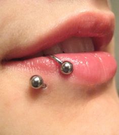 Dudak Piercing Delim İzmir